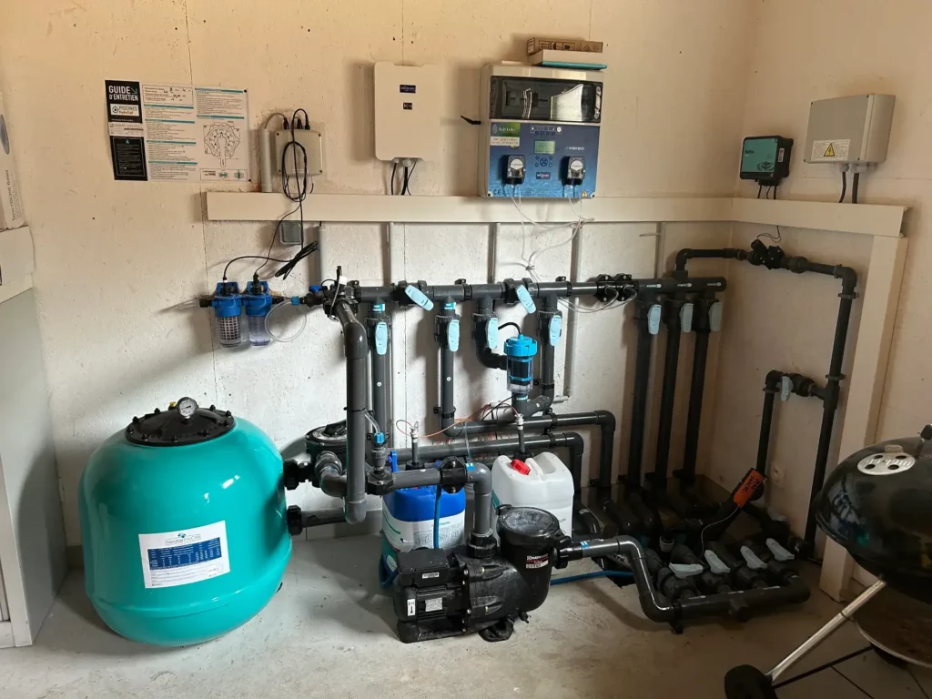 Local technique avec système de filtration piscine